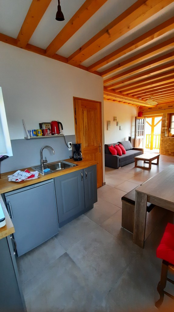 Chambre Sous les Pommiers - Le Moulin du Locheur - coin cuisine