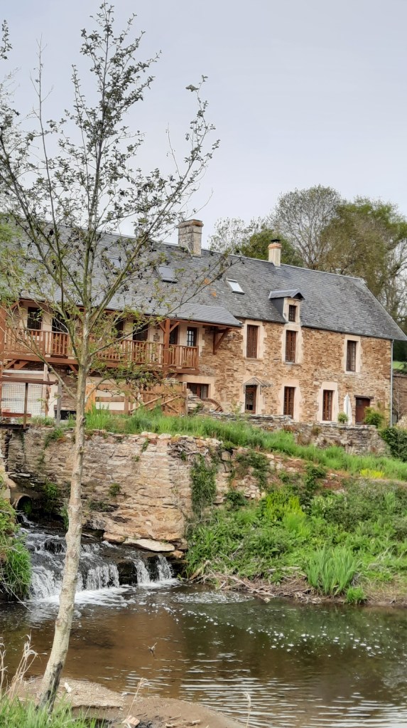 2021 Gästezimmer Moulin du Locheur Calvados Cour